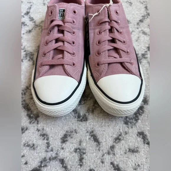 NEW IN BOX Converse Size 9 🖤 - Picture 7 of 14